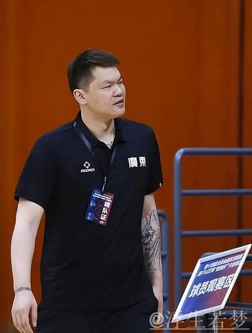 以朱芳雨视角自述：中国男篮铁汉朱八，球场与冲突中的双重强者！